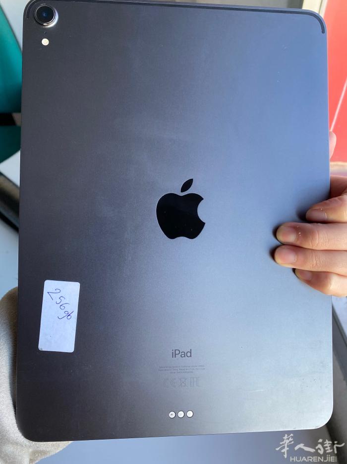 二手ipadPro 11寸   2018年 64GB  256GB 面容识别，价