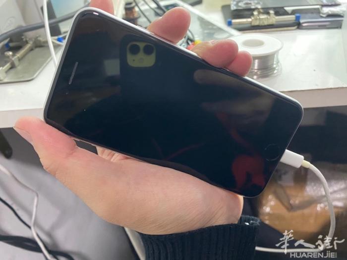 二手 SE 128GB 无磕碰 很新很新，无拆无修 电池寿命100% 看图 官方