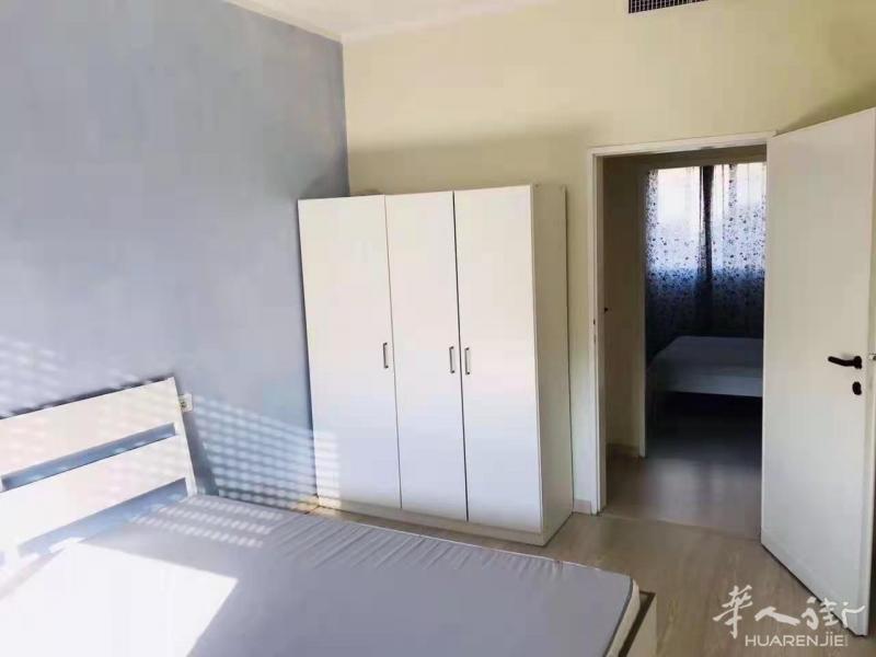 bonola俩房间 450全包 家具齐全女生优先
