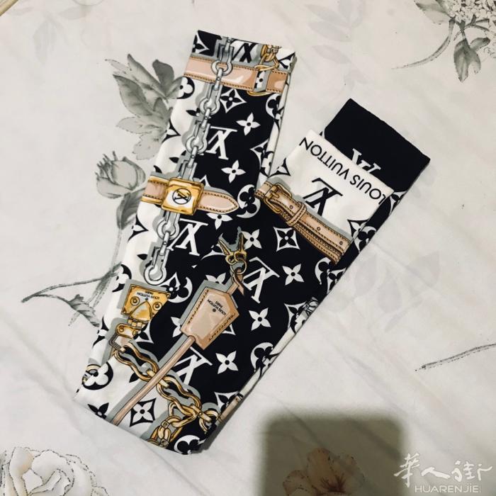 出一条二手闲置  lv 丝巾            有意微信咨询