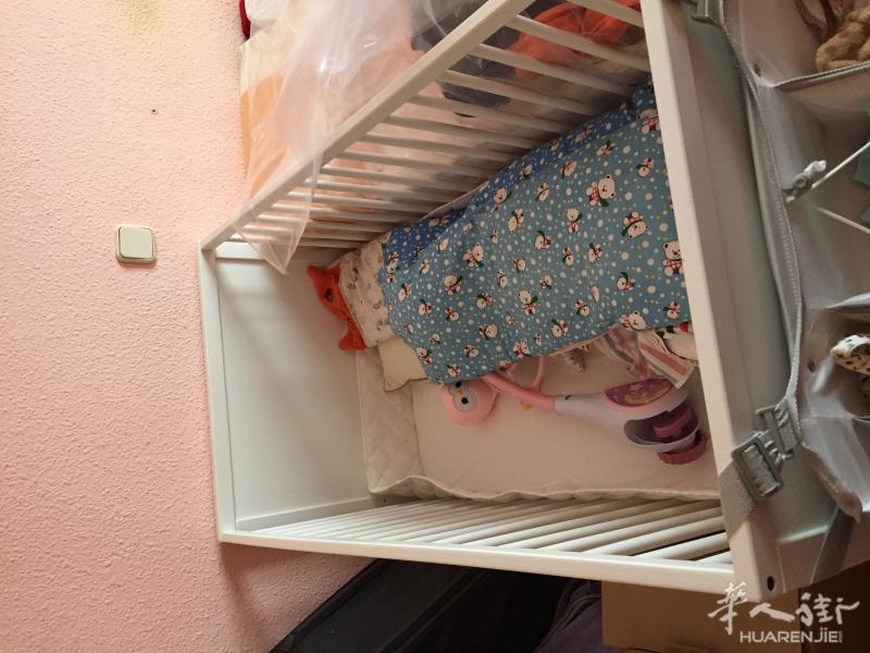 九成新自用婴儿床等婴儿用品转让