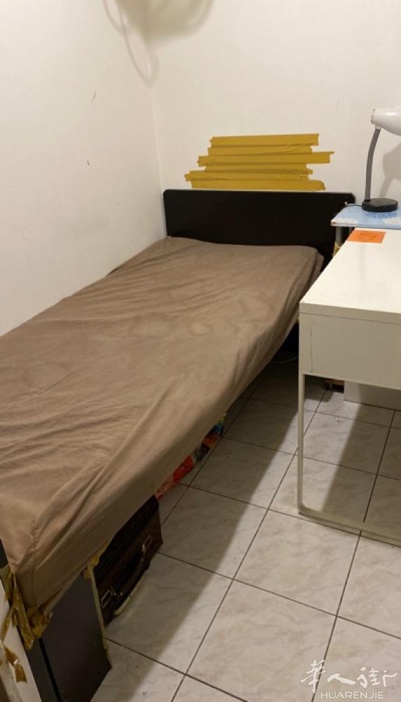 93区 BOBIGNY 警察局旁边2号楼6楼有没有窗户的小房间出租，有租房的朋友