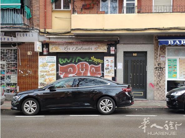 商铺由于carpetana地铁口，via carpetana主街