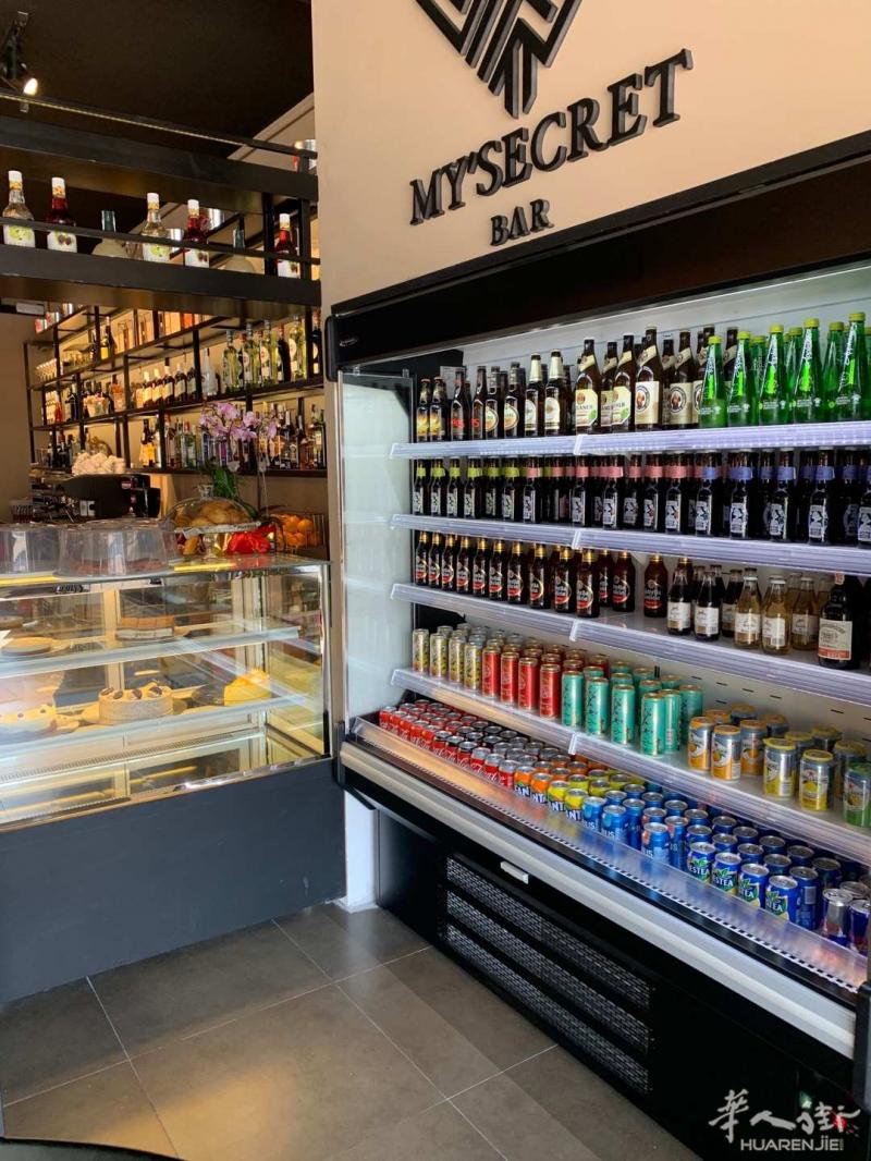 出售超市设备，冰箱，展示柜，风房等等