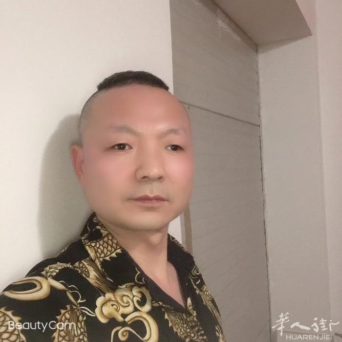 本人离异。真心寻找有缘人   有意者联系。手机。微信。一个号3470803008