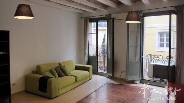 1地铁站urgell 2室1厅出售 235000€