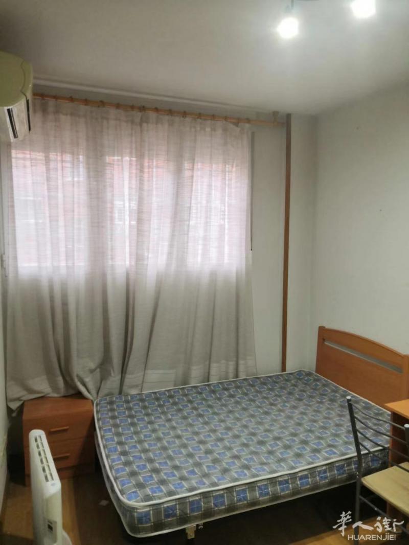oporto单间，房子为三室一厅，