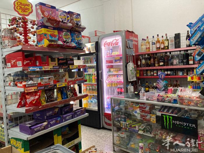 Arguelles  糖果店转让。租金1350€ 多年老店，生意稳定，位置佳，5