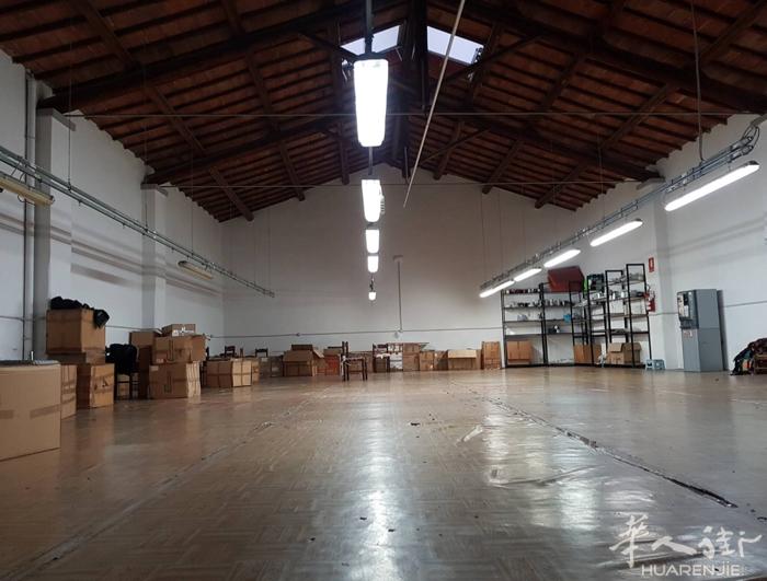 PRATO, 工厂出租，罗马公园附近。 250平方，房租€ 1.650 包iva