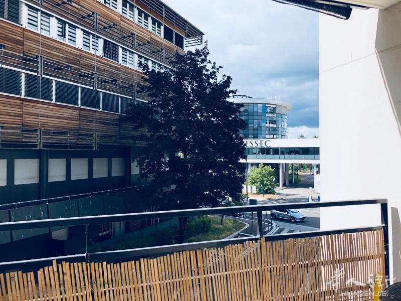 ESSEC 商学院对面公寓2个带阳台房间分租
