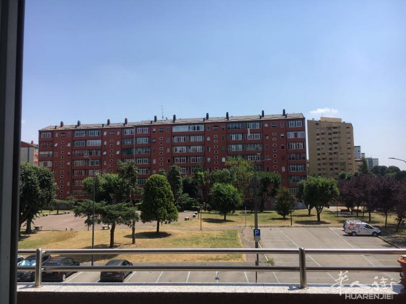 米兰红线地铁口房子出租