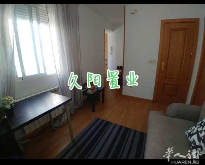 马德里地铁4/5/6号deigo de león 单身公寓 步行5分钟到地铁站。