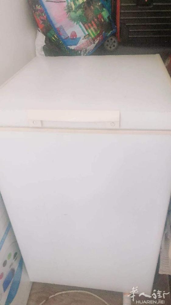 转让家用小速冻冰箱  70*50  cm还有一个9层新的上下床80欧元  都是自