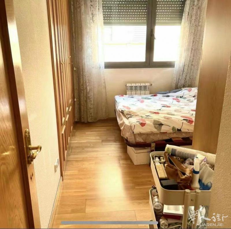 近丽池公园，距地铁1/6号线Pacífico站【小区房三室两卫一厅一阳台】