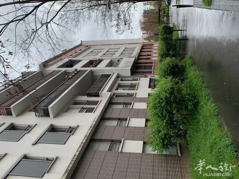 Stade de France  2010年建二房一厅65平方‘，地窖，地下车位，近B线，D线，15号地铁 ，售28.5万欧，电话；0672758913