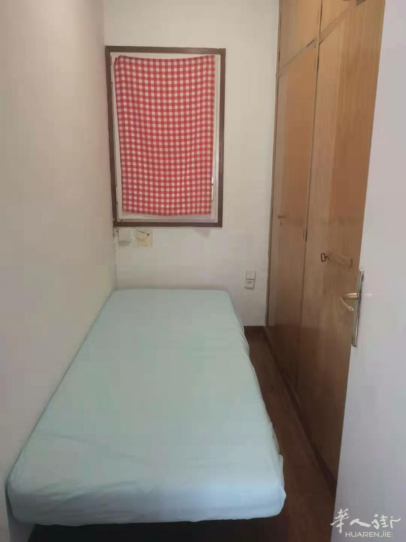 地铁les corts附近阳光大房间