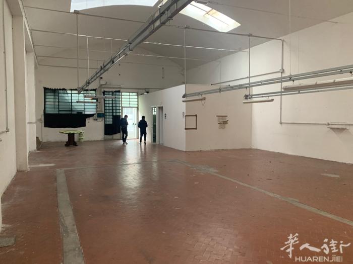 Via Roma 380平方工厂住家3个房间价格2800包iva