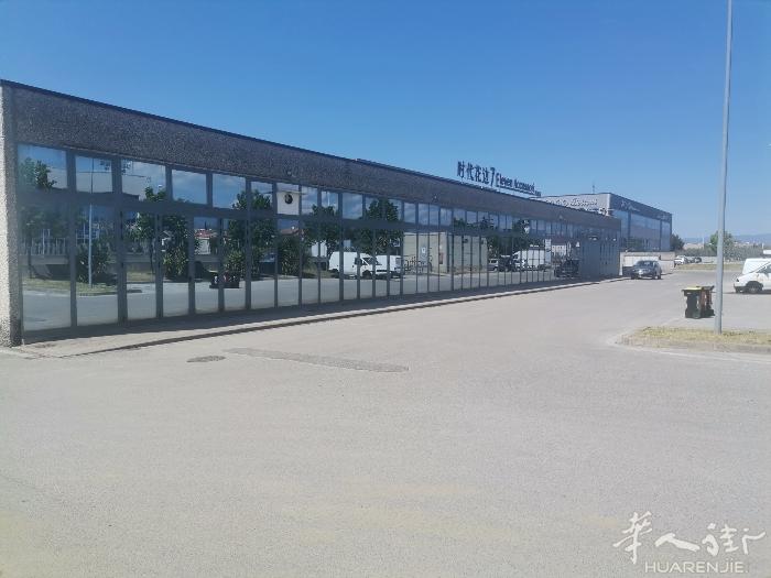 TAVOLA正街有3家裁剪公司出租旁边也有3家裁剪公司出租