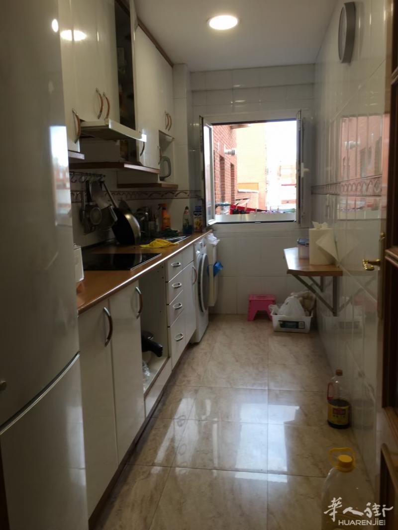 地铁1号线puente de vallecas3室1厅1卫整租