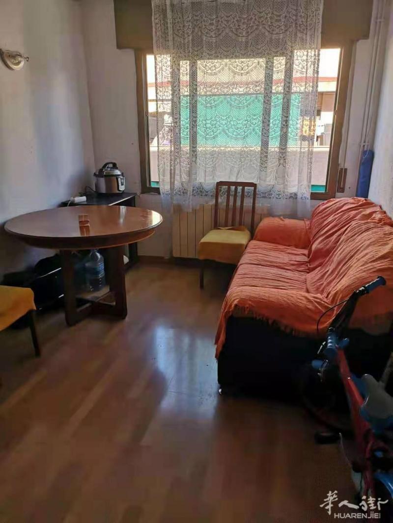 巴塞单间，1路地铁Can.Serra.