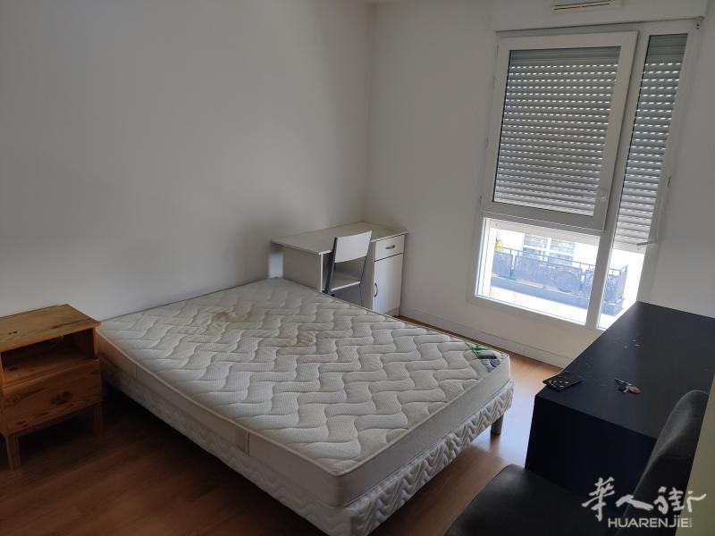 94省Vitry公寓单间18平480欧出租 精装带阳台独立卫浴