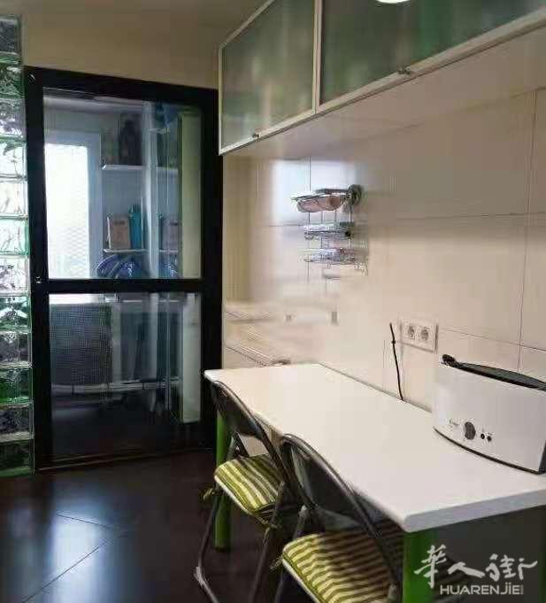 sanchinarro区整租3室1厅2卫94平1100押2
