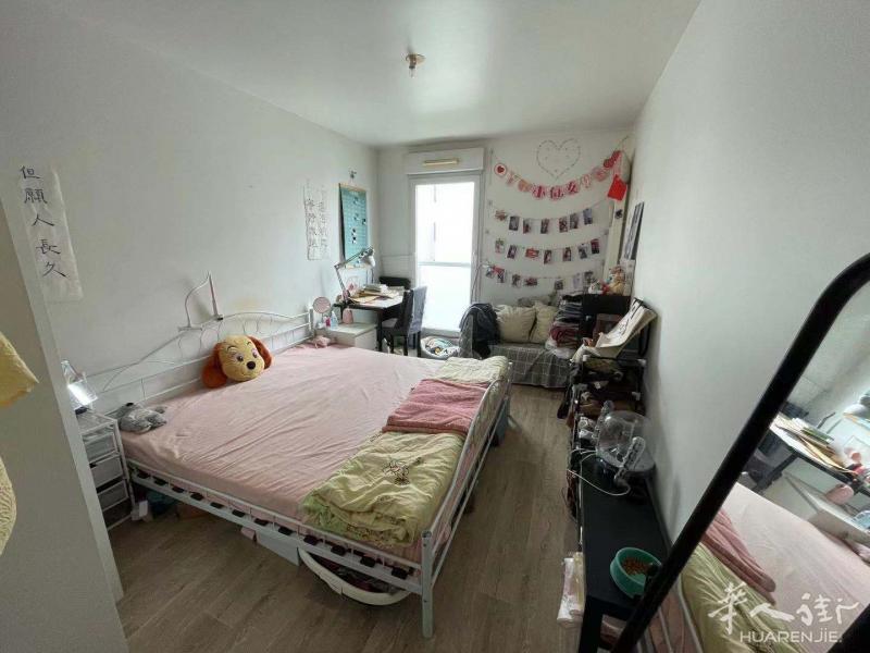【床+床垫】床1.8×2米，床垫同尺寸，一起100欧，单买床50欧，床垫70欧