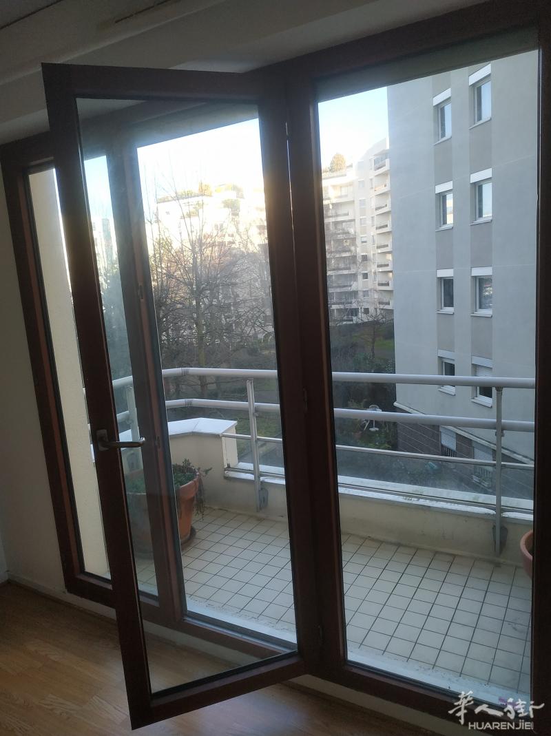 降价 92省富人区Issy les moulineaux 22平米studio 加大阳台