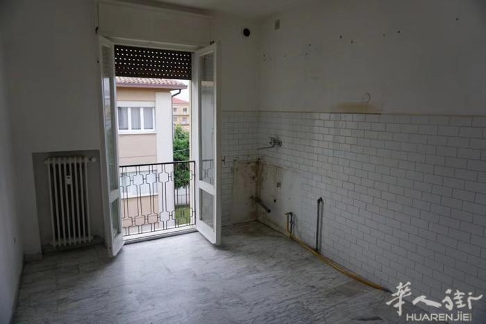 Pontevigordazere-Padova公寓出售 77.000欧 四楼，两