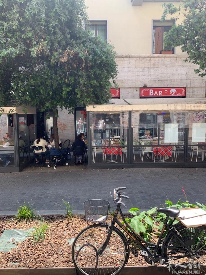 华人街正街店面出租， 或转让 2 个门面。 60 平方没有地下室 ，位置好聚宾对