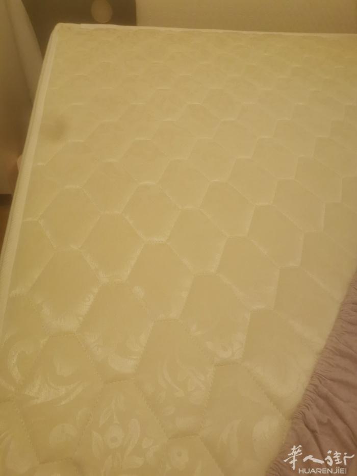 出售九成新的硬床垫1.5×200米   180 欧         1.4×1.