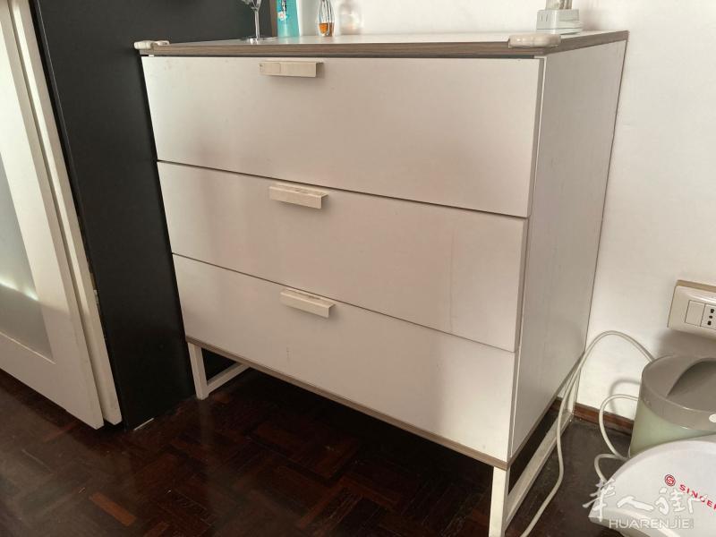 IKEA 白色三抽屉 米兰自提
