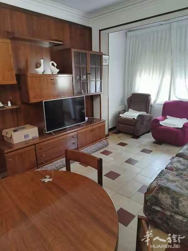 巴塞3个单间出租，1路地铁 AV.carrilet