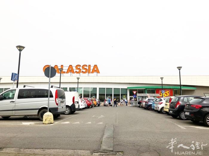 Alessandria米兰边店面转让，400平米，适合做服装或百货，位置绝佳，对