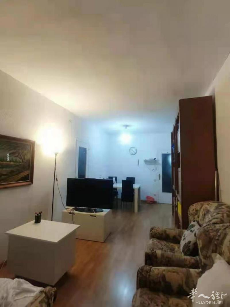 巴塞单间出租， L1 Santa Eulalia ,