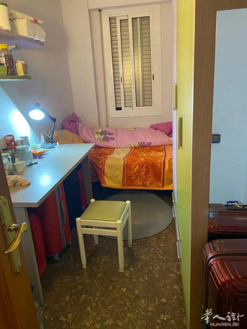 🏡巴塞单间出租，圣家堂附近