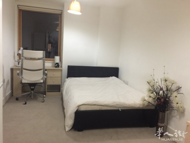 Canary Wharf金融城,South quay轻轨站走路一分钟,酒店公寓超大双人房出租(非中介,非二房东)随时拎包入住!