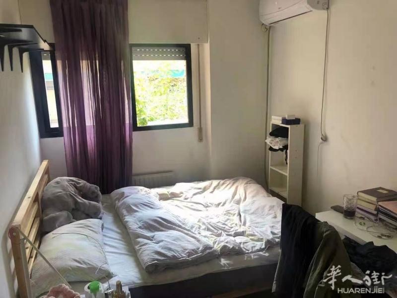 马德里6路laguna大床空调房出租！