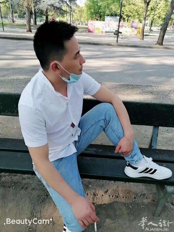 想找一个异性朋友，本人常年在都灵，做大厨的，因为工作原因，圈子小希望找到一个真心