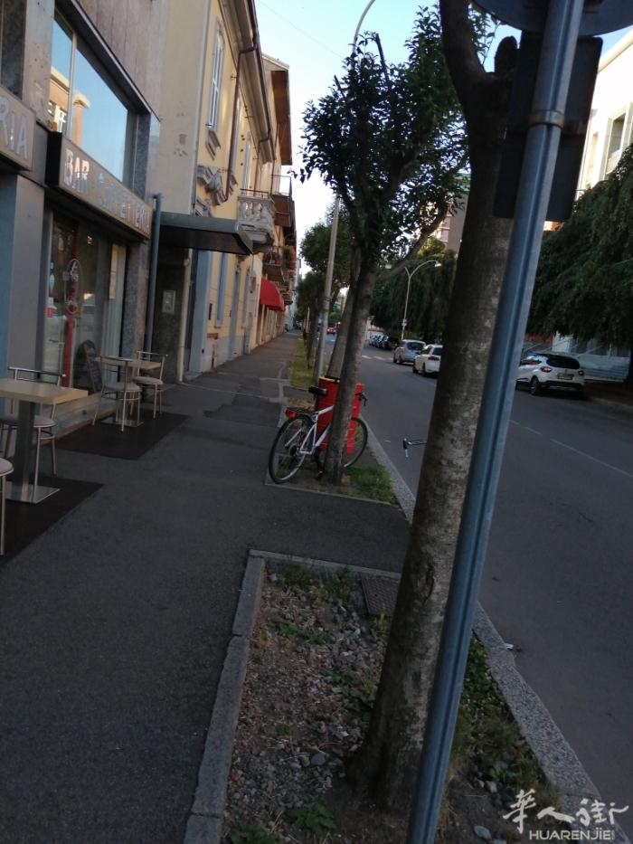 Bar tavola fredda, vicino scuola, uffici