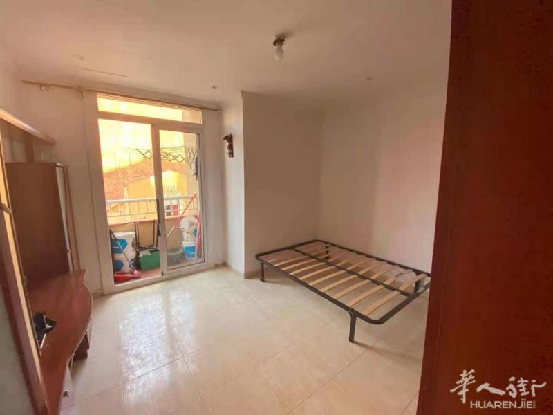 巴塞整租， 在一路地铁站的Sanda  Eulalia