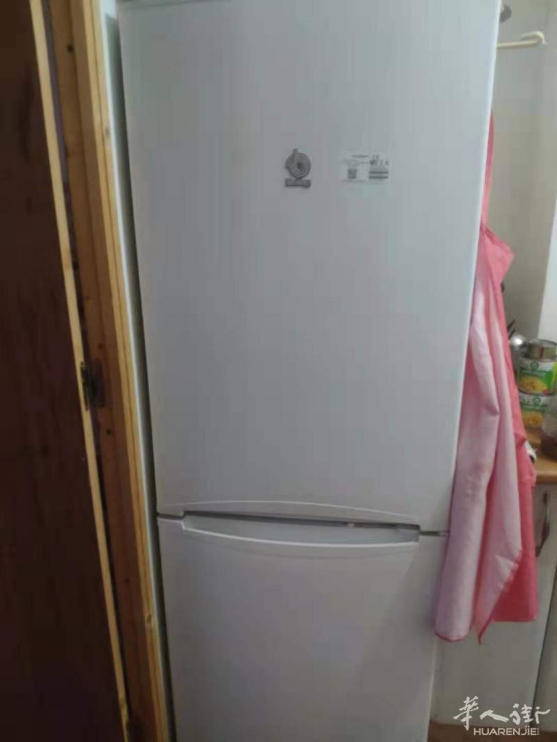 马德里市中心出售二手家用冰箱