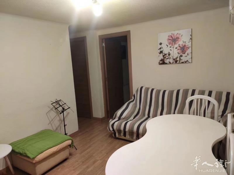 6号线puerta de Angel3室1厅整租950包物业水网