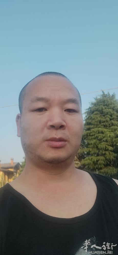我在意大利特雷维素打工，想找一个二婚美女年龄在.38……43岁的