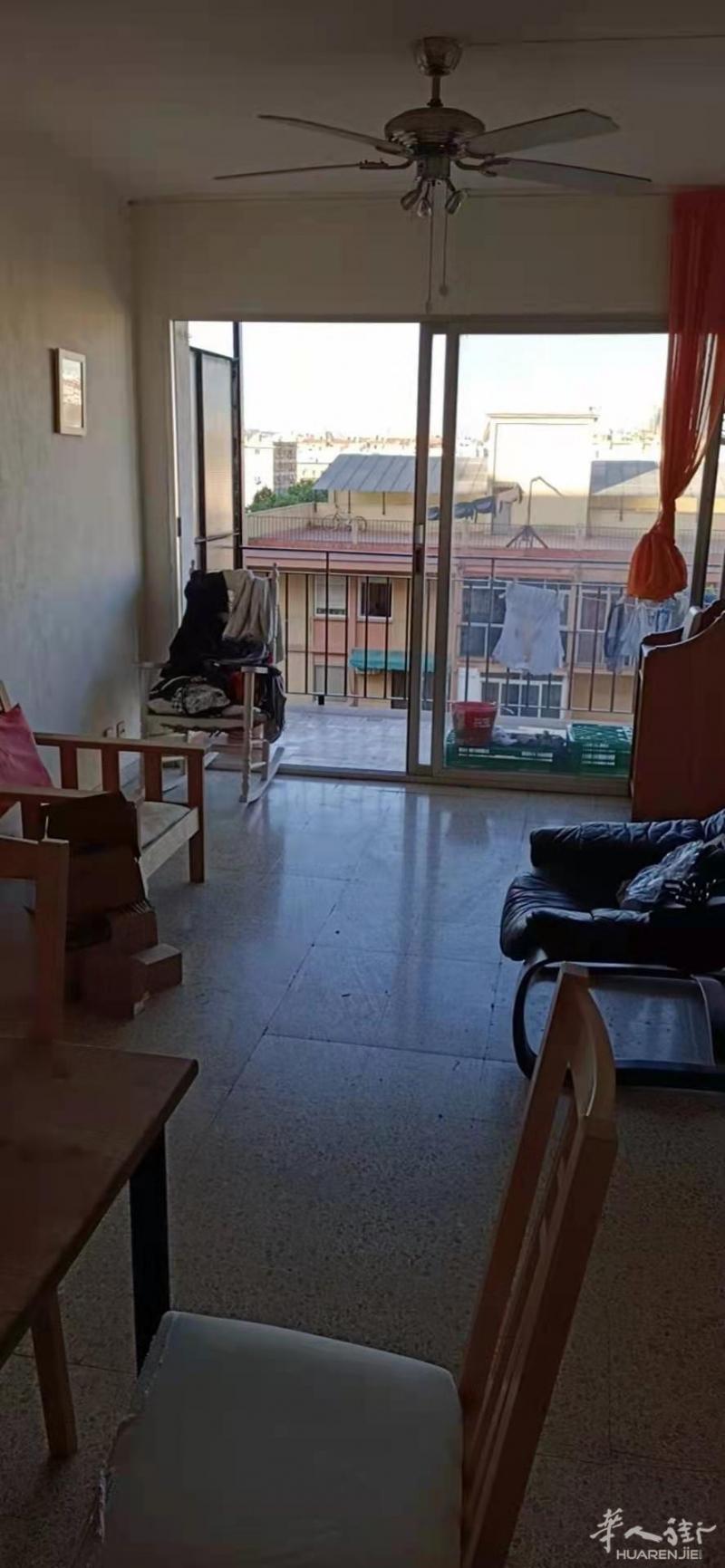 巴塞两个单间出租，Sant marti 地铁口