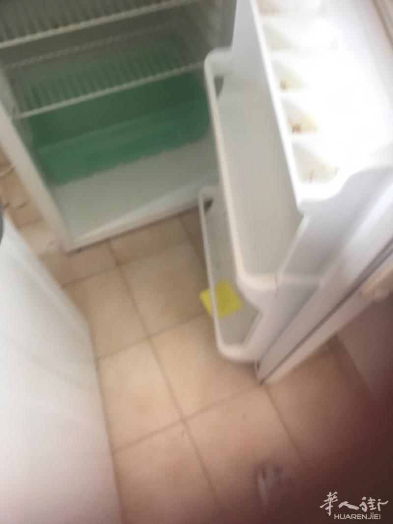 小巴黎售二手小冰箱、电烤箱（上面是气炉）