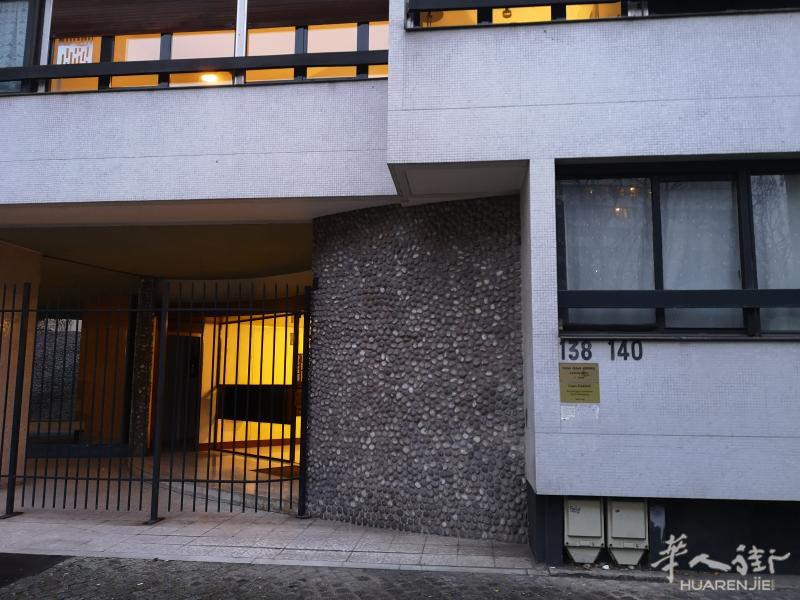 巴黎13区中国城走路4分钟到地铁站Place d'italie精装一室一厅电梯房 1100欧 8月底可以入住