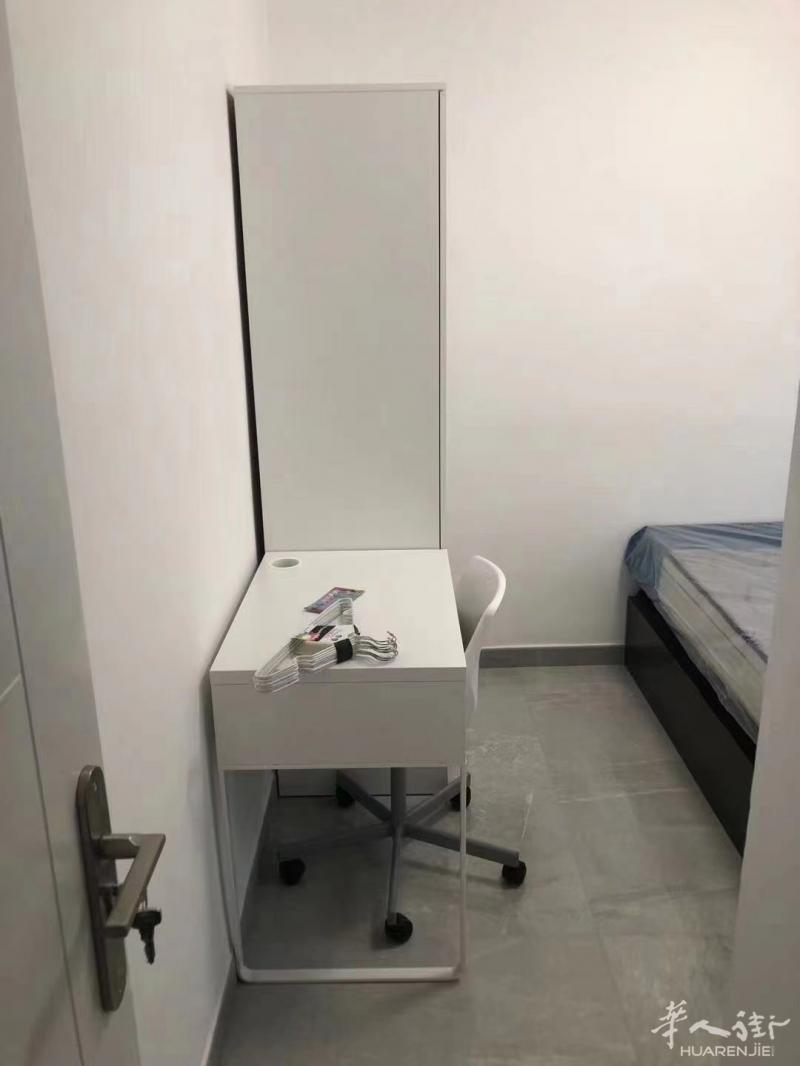 10号线Plaza Castilla单间出租3室1厅