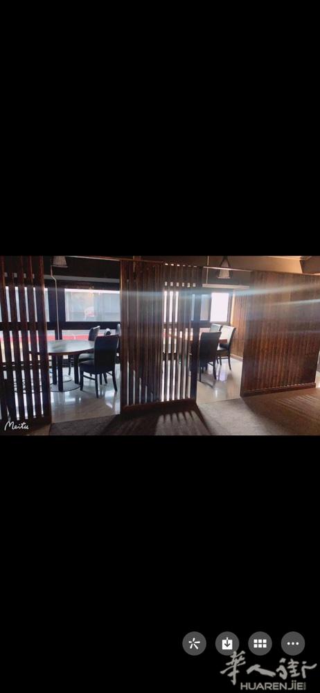 中国街好位置餐馆转让，楼下店面80平方，卖卤菜，楼上雅坐9个，包厢有七个带音响，