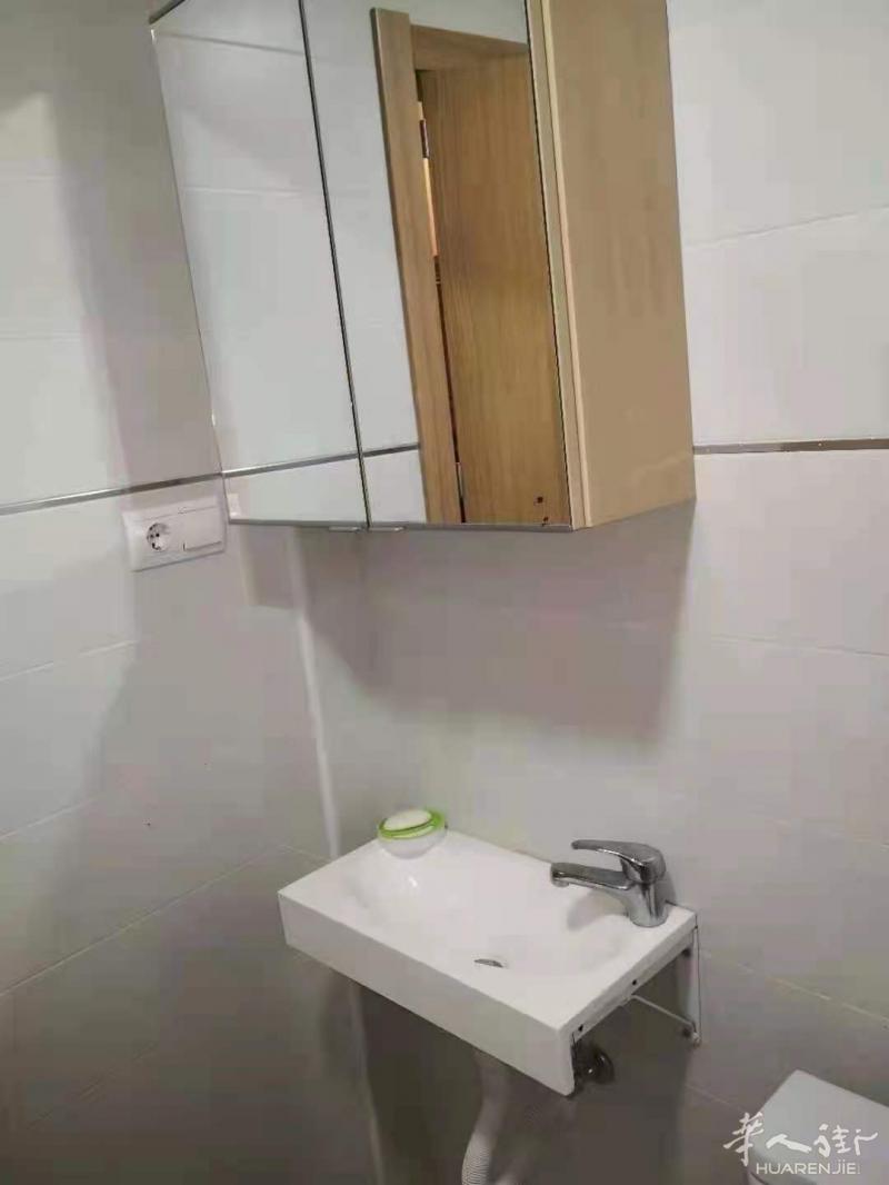 1号线tetuan单身公寓550包水电